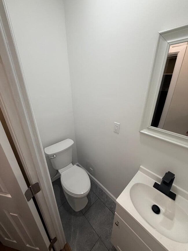 Building Photo - 6-36 Beach 22nd St