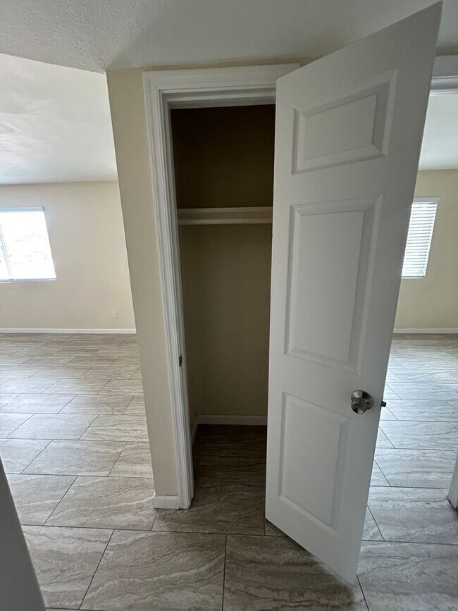 Building Photo - Peoria 2 bed/2 bath house