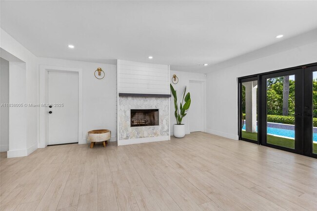 Building Photo - 1400 Coruna Ave