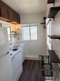 Building Photo - Charming Downtown Sparks Studio!