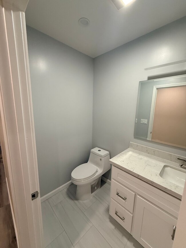 Building Photo - Newly remodeled three bedroom house in Wilmington ready to rent!