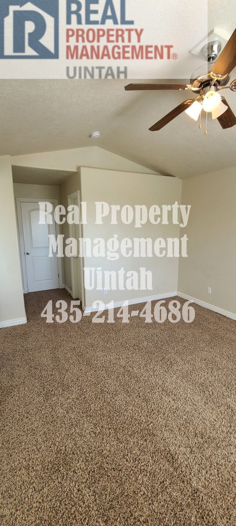 Building Photo - 3 bed 2.5 bath townhome in Fox Run. MOVE IN SPECIAL $400 OFF YOUR FIRST MONTH'S RENT WHEN YOU SIG...