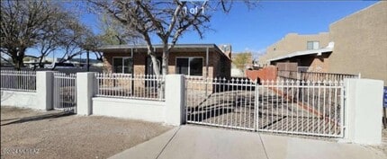 Building Photo - 215 E Elm St