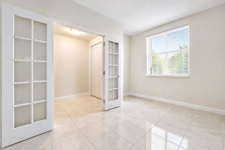 Building Photo - 770 Millbrae Ct