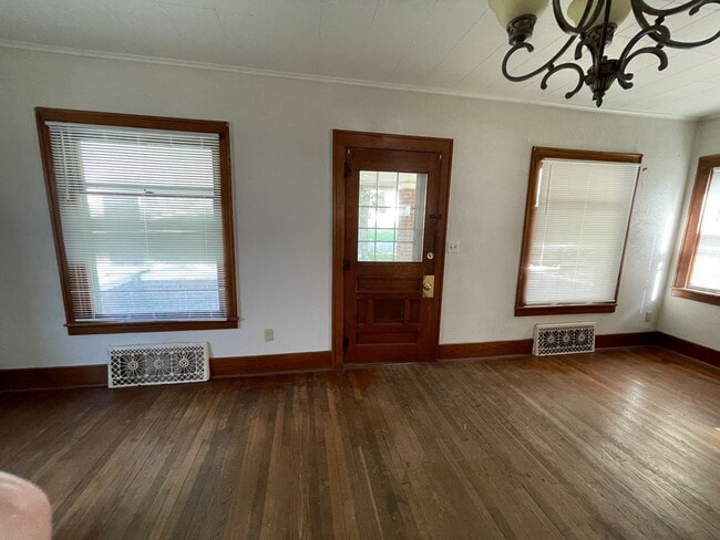 Building Photo - 3 Bedroom, 2 Bathroom House Located in Stanton near downtown and High School!