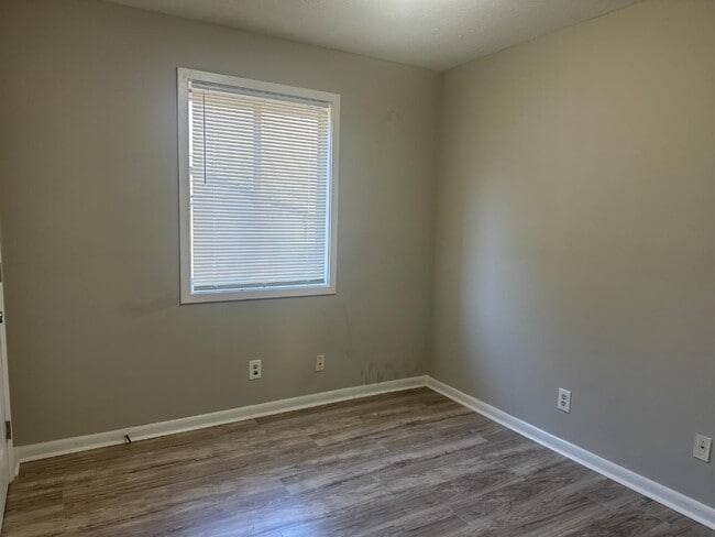 Building Photo - 5843 Memphis St