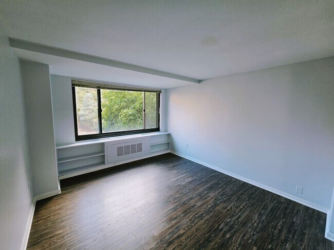 Living Room - 1021 Arlington Blvd