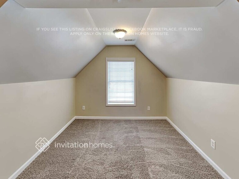 Building Photo - 169 Hawthorn Dr