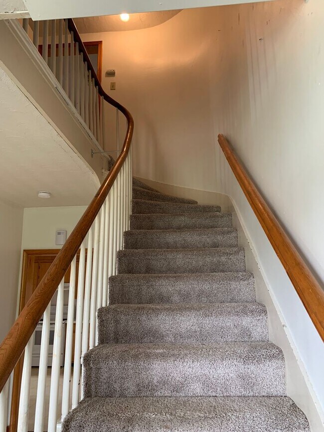 Building Photo - 5065 Buchanan Trail E