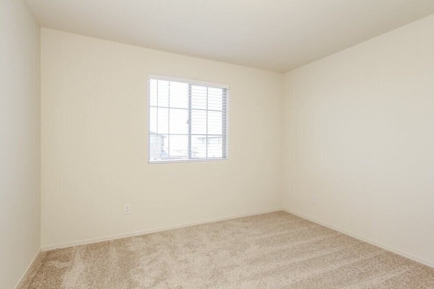 Building Photo - 5012 S 109th Dr