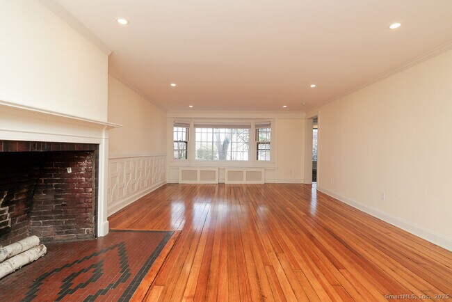 Building Photo - 792 Farmington Ave