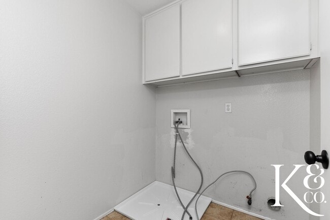 Building Photo - 549 Avenida Magdalena