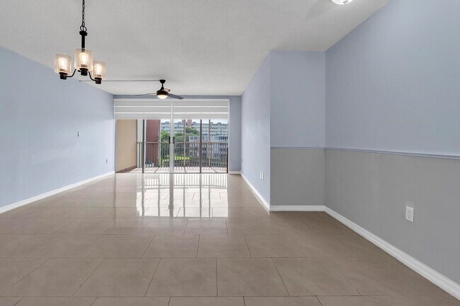 Building Photo - 1690 NE 191st St