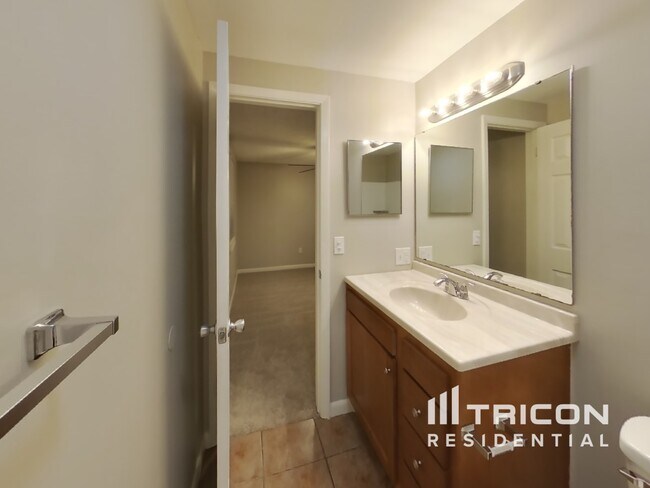 Building Photo - 2846 Tanglewood Blvd