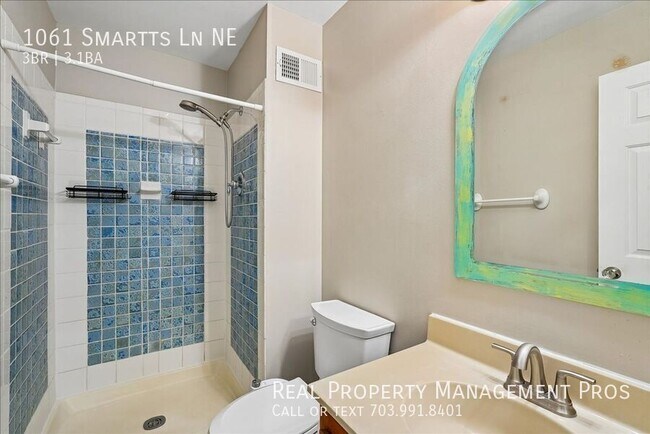 Building Photo - 1061 Smartts Ln NE