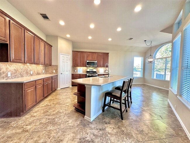 Building Photo - 136 Mountain Laurel Way