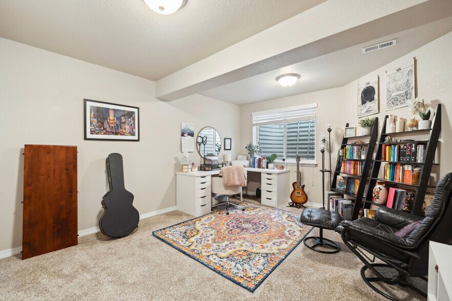 Building Photo - 5550 Corbett Dr