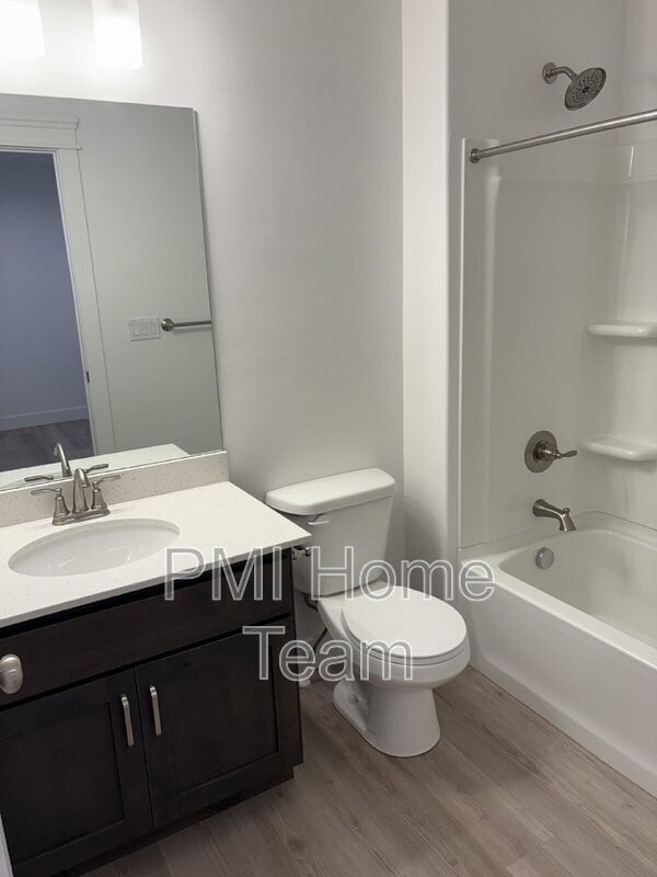 Building Photo - 614 W Cozy Ln