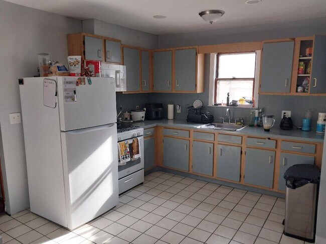 Building Photo - 4 Union Ave