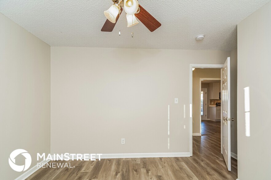 Building Photo - 5129 Peakwood Dr
