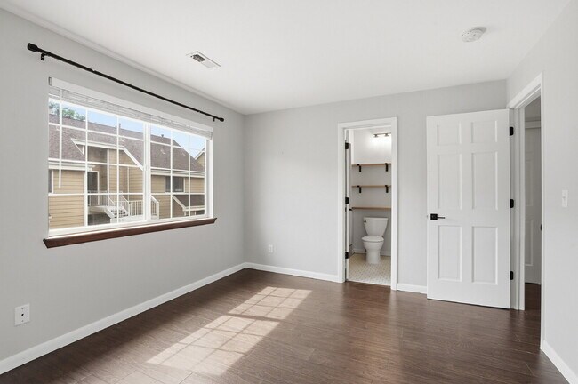 Building Photo - $1,945.95- 1 Bed, 1 Bath Updated Lofted Condo in Boulder with Central AC and In-Unit Laundry!