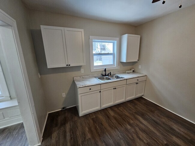 Building Photo - 3378 E 134th St