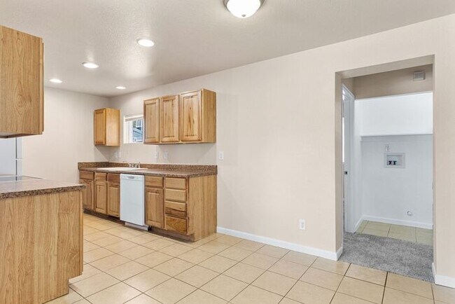 Building Photo - Well-Maintained 3-Bedroom Home with Modern...