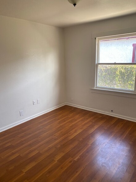 1st Bedroom - 5424 S Van Ness Ave