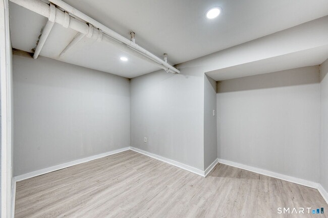 Building Photo - 41 E High St