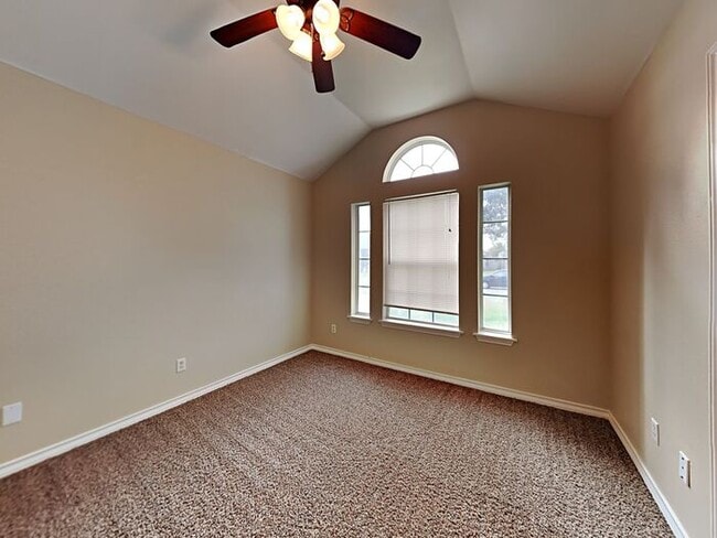 Building Photo - No Application Fees* $500 off 1st Months R...