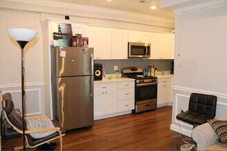 Building Photo - 34 Circuit St