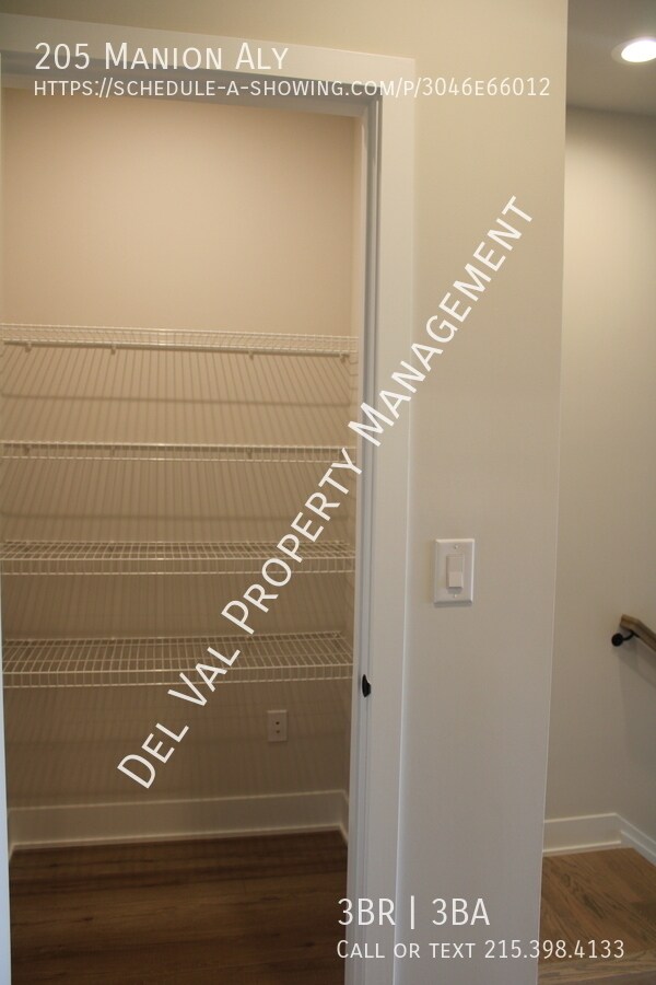 Building Photo - 205 Manion Aly
