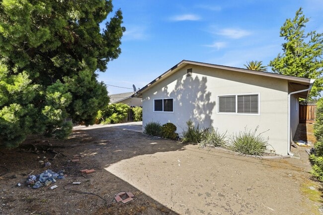Building Photo - Wow! What a Great Home! Available Now!
