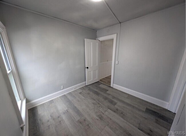 Building Photo - 627 Deer St