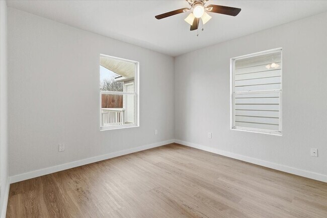 Building Photo - 404 S Murray St