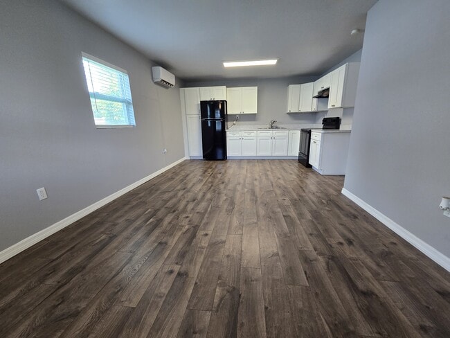 Building Photo - 4433 Bryan Ave