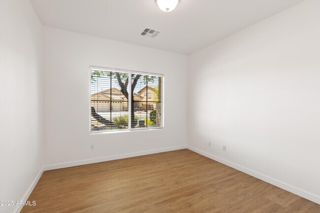 Building Photo - 8758 West Myrtle Ave