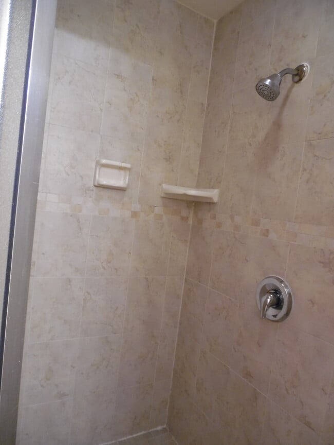 Building Photo - 2602 Ashley Dr