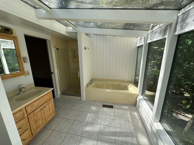 Building Photo - 3 Bed 3 Bath, Orinda Home, Close To BART