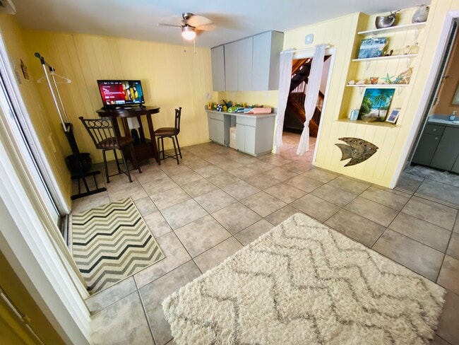 Building Photo - 3401 E Debazan Ave