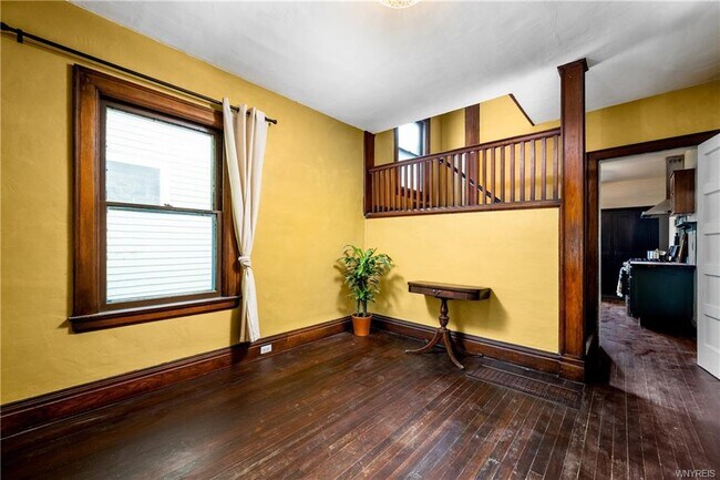 Building Photo - 95 Russell St