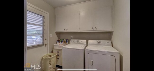 Building Photo - 1030 College Station Rd
