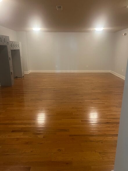 Building Photo - 118 E Market St
