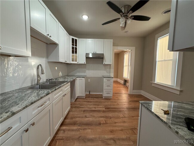 Building Photo - 336 Germania St