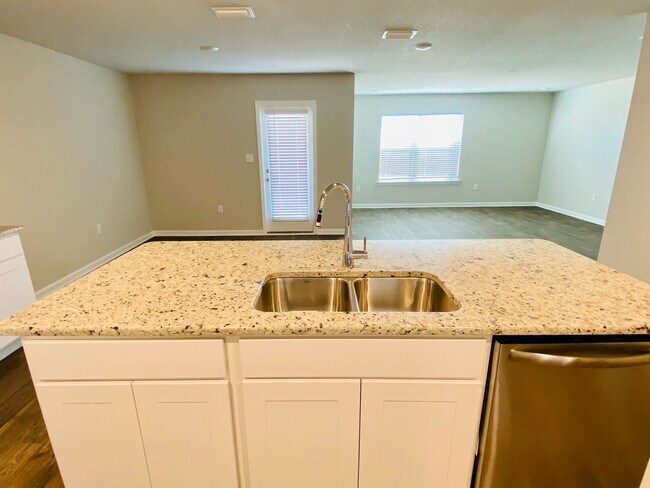Building Photo - 23135 Shadowridge Dr