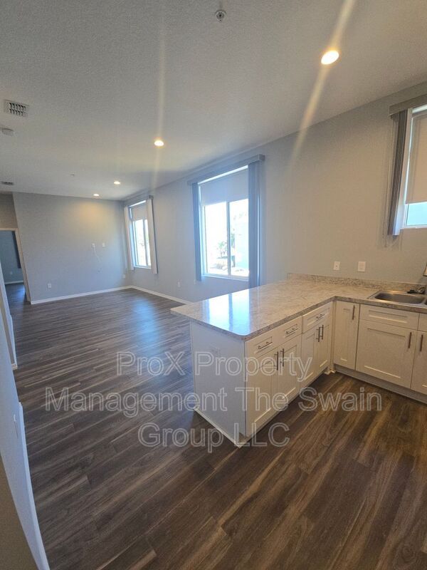 Building Photo - 760 Ave C SW