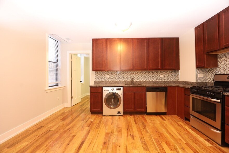 Building Photo - 555 W Arlington Pl