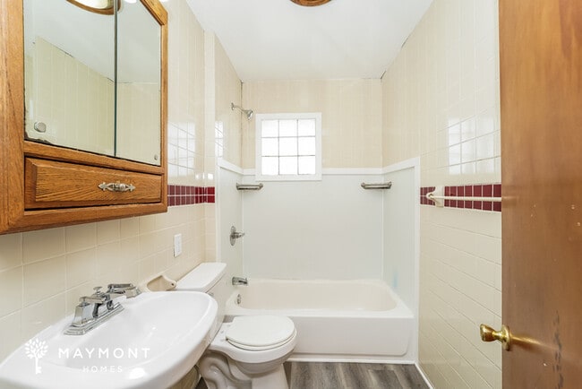 Building Photo - 3-Bedroom Lorain Home