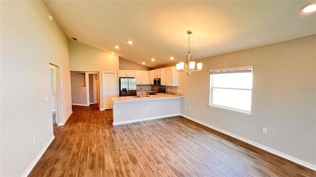 Building Photo - 1097 SILAS St