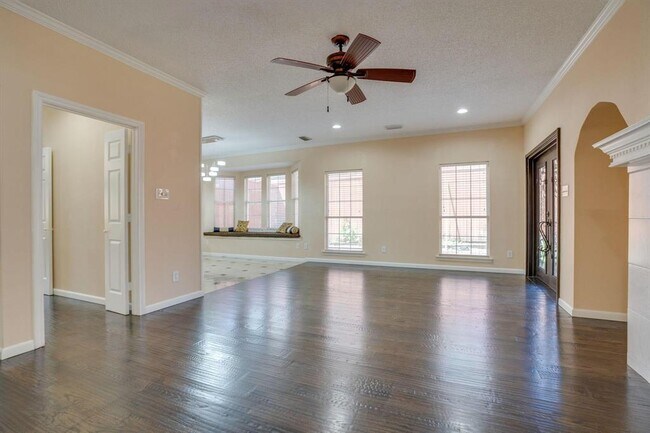 Building Photo - 2613 Brookside Dr